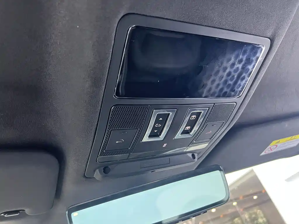 Land Rover Defender — миниатюра 8