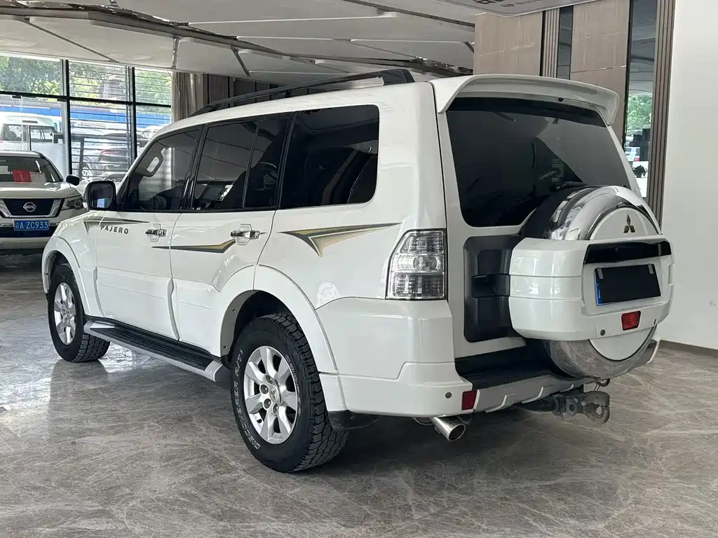 Mitsubishi Pajero (Import) — миниатюра 4