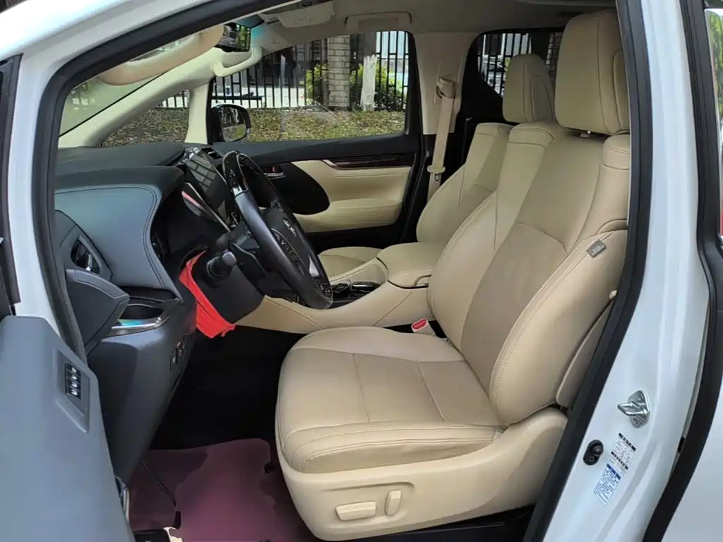 Toyota Alphard — миниатюра 15