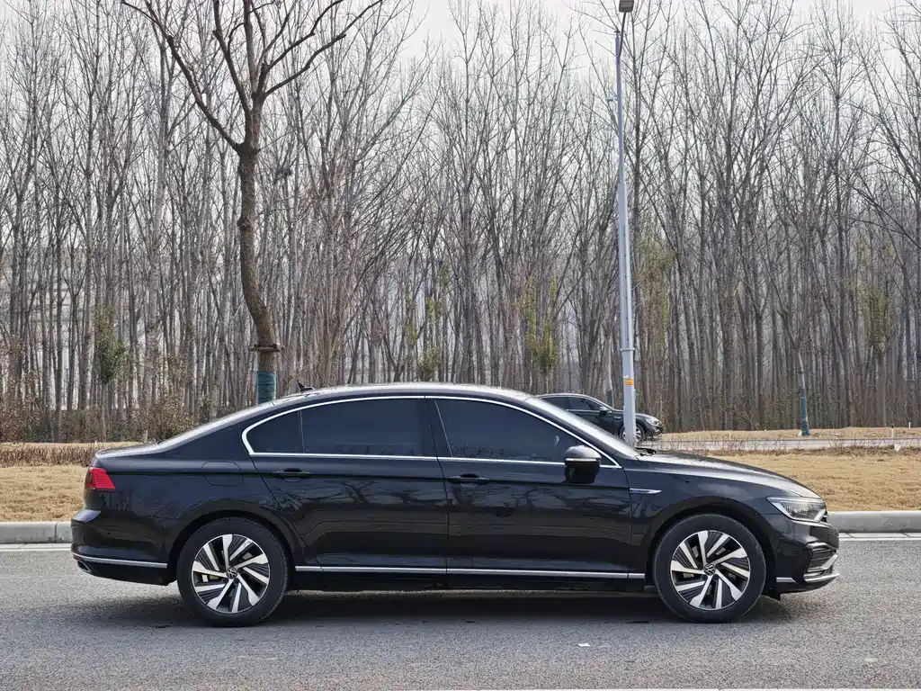 VOLKSWAGEN MAGOTAN GTE PLUG IN HYBRID