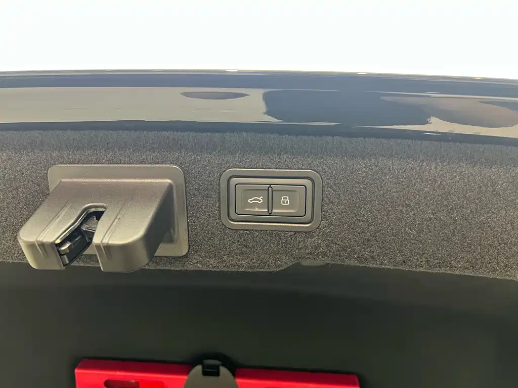 Audi A8 New Energy — миниатюра 22