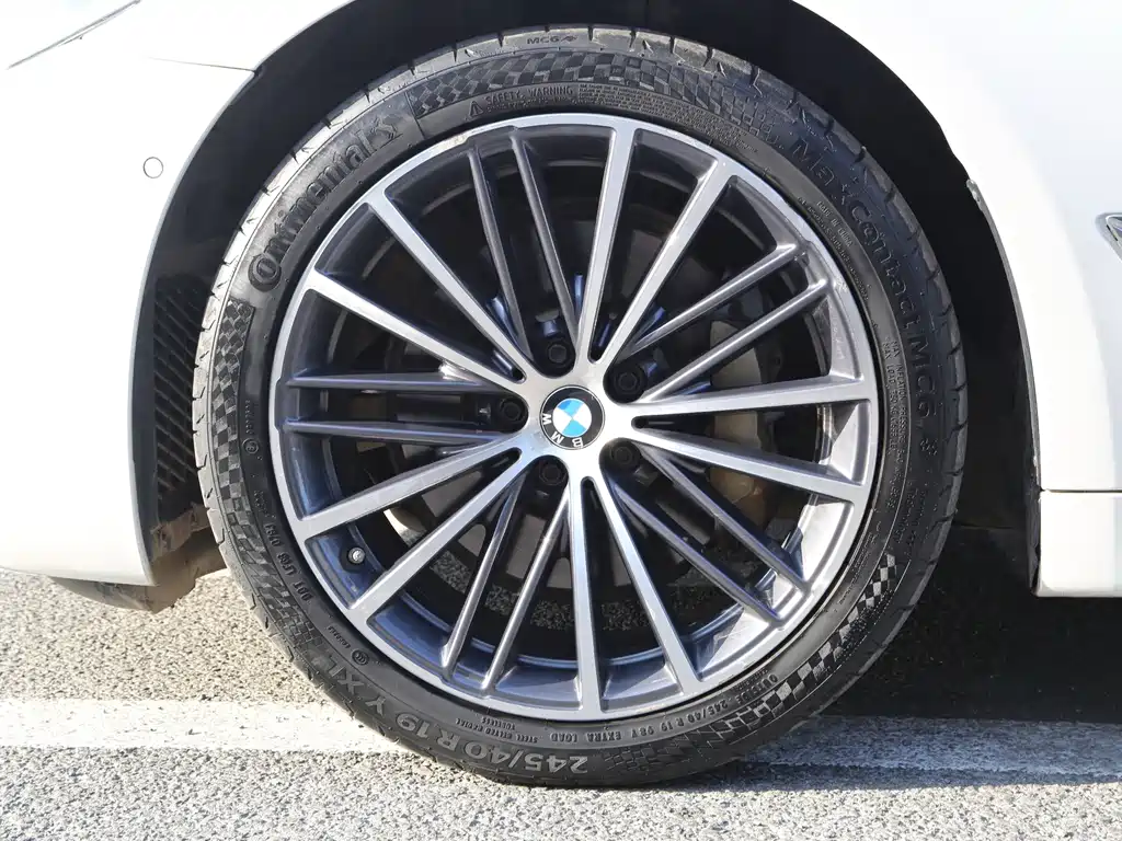 BMW 5 Series — миниатюра 18