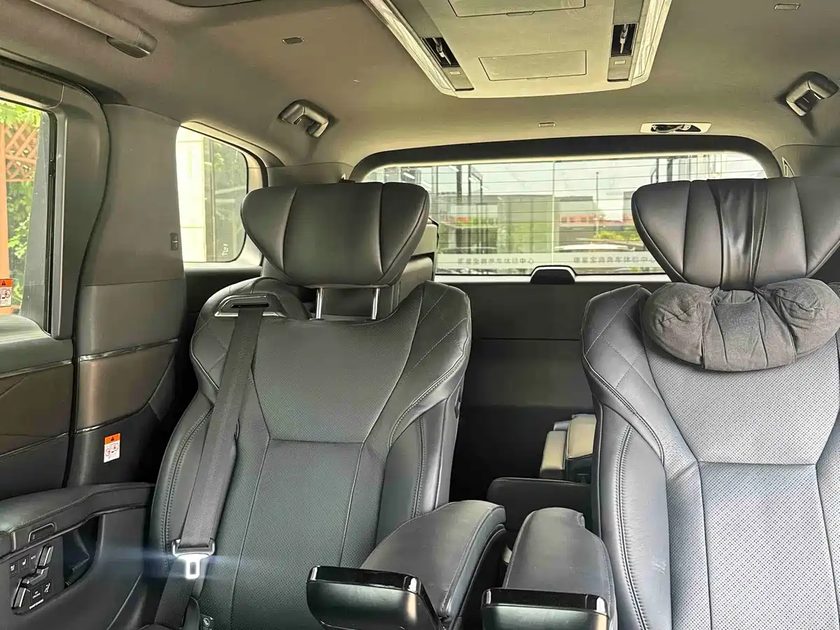 Toyota Elfa 2024 Белый из Китая