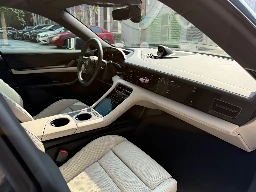 Porsche Taycan — миниатюра 11