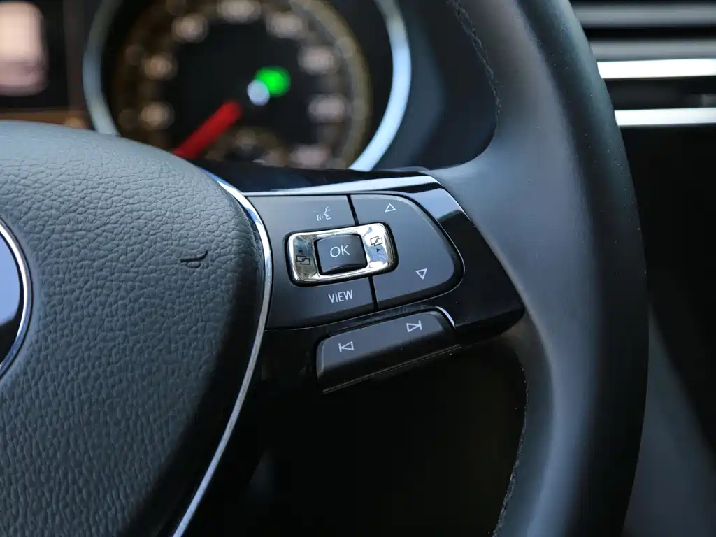 Volkswagen Tiguan L — миниатюра 11