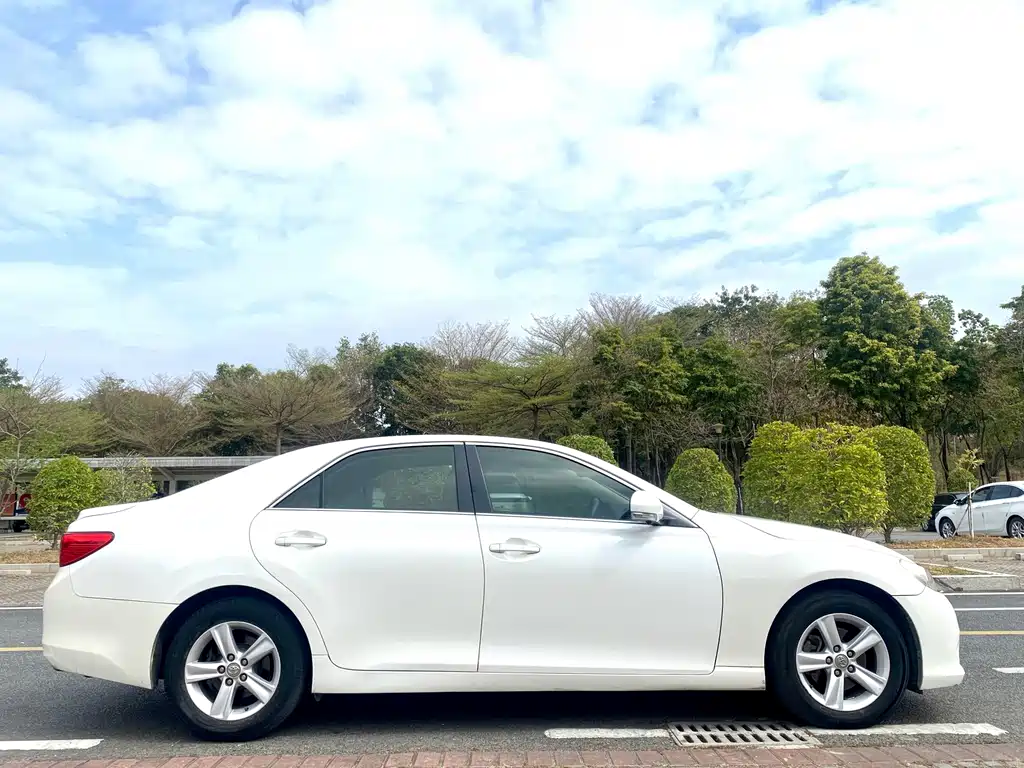 Toyota Reiz — миниатюра 5