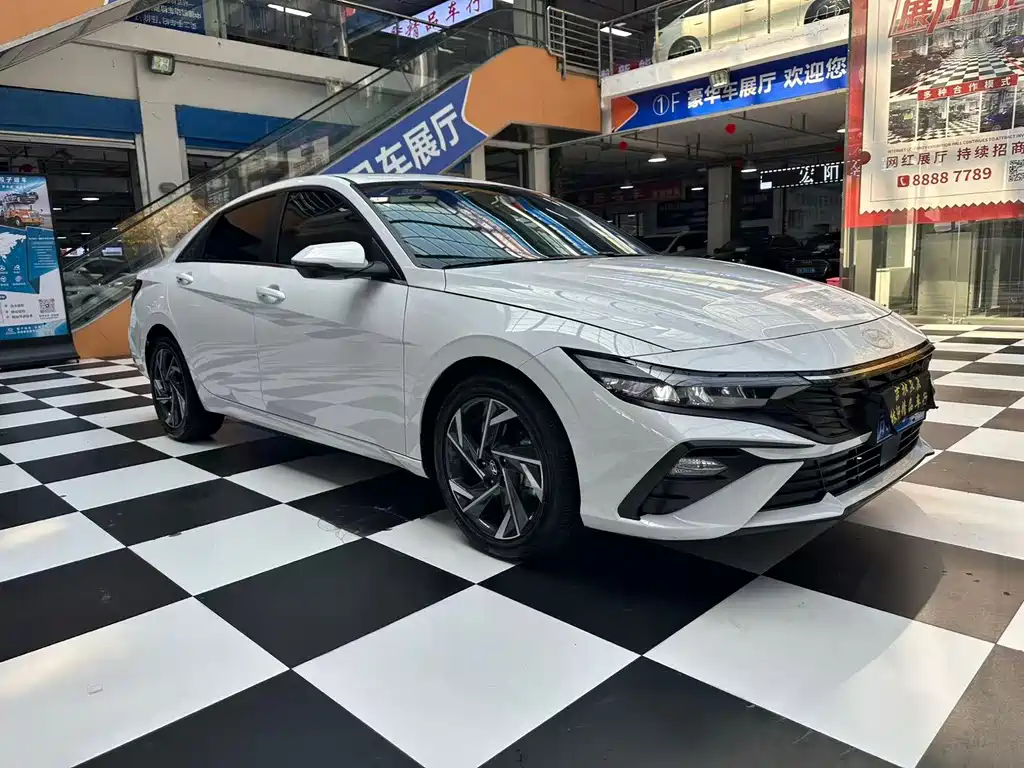 Hyundai Elantra — миниатюра 3