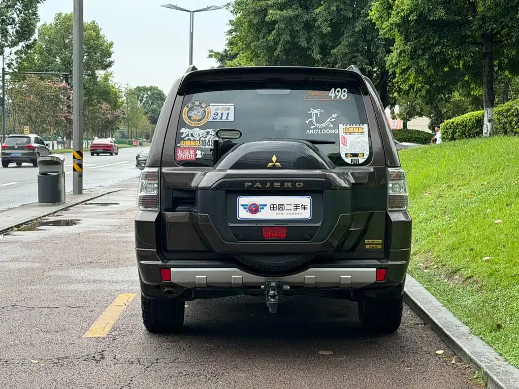 Mitsubishi Pajero (Import) — миниатюра 5