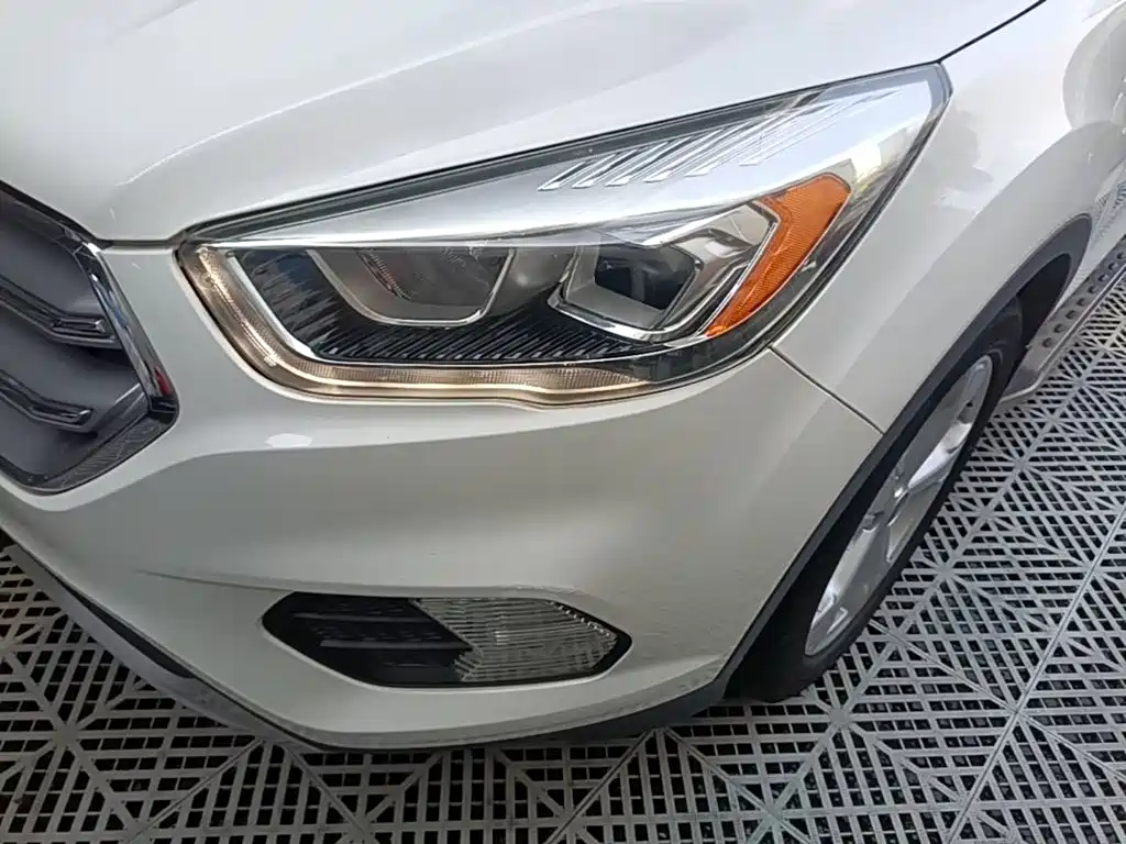 Ford Kuga — миниатюра 24