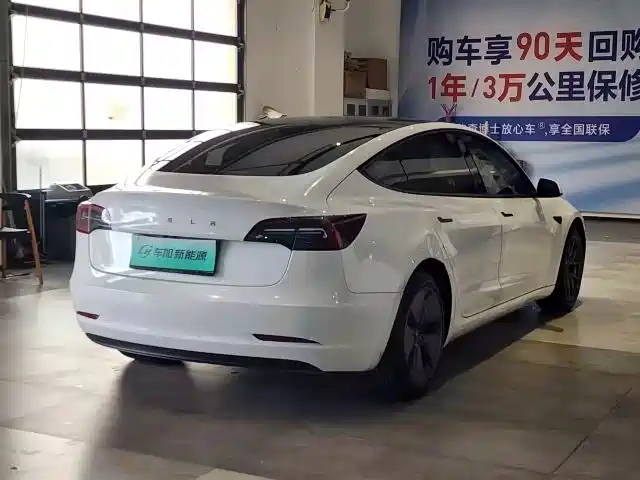 Tesla Model 3 — миниатюра 7