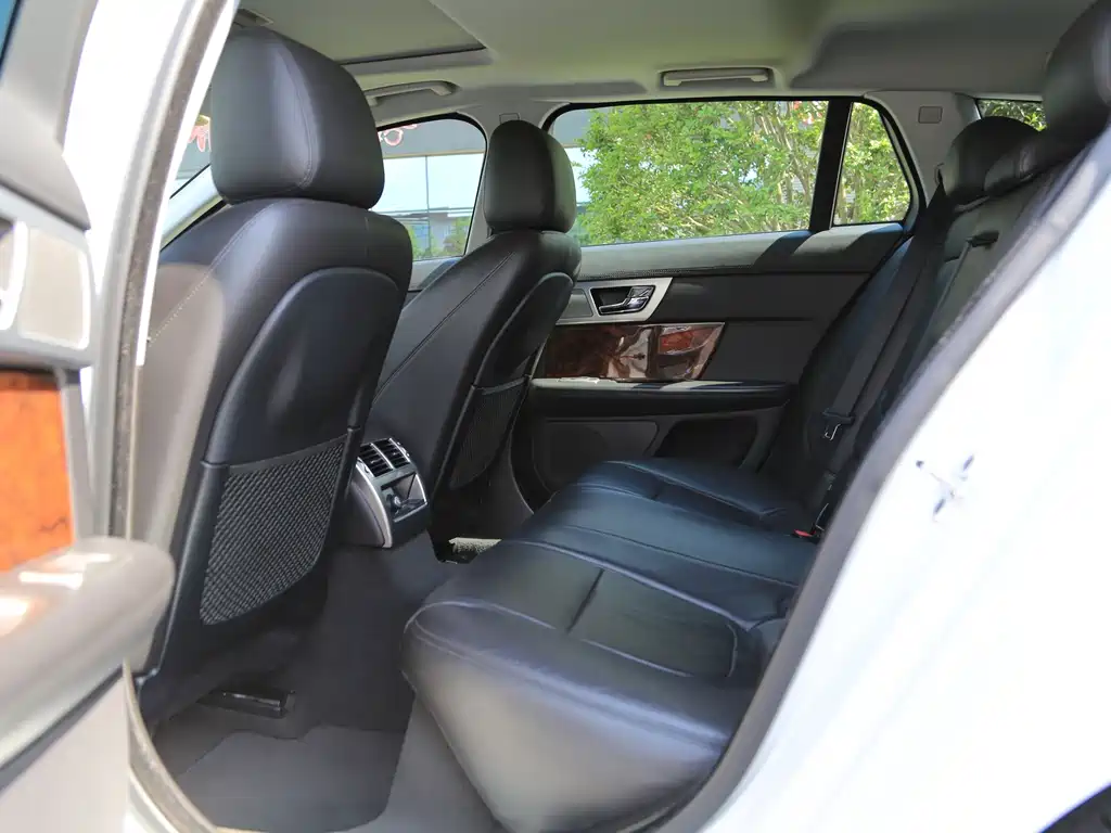 Jaguar XF — миниатюра 15