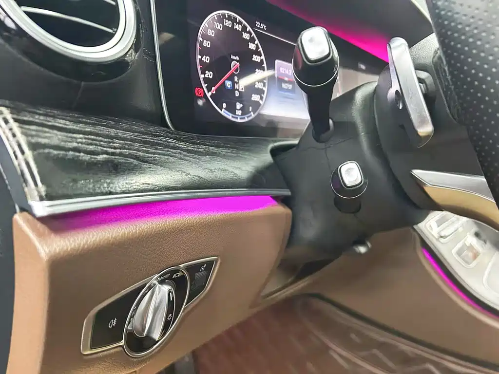 Mercedes-Benz E-Class — миниатюра 10
