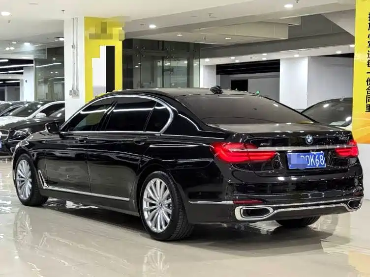 BMW 7 Series — миниатюра 14