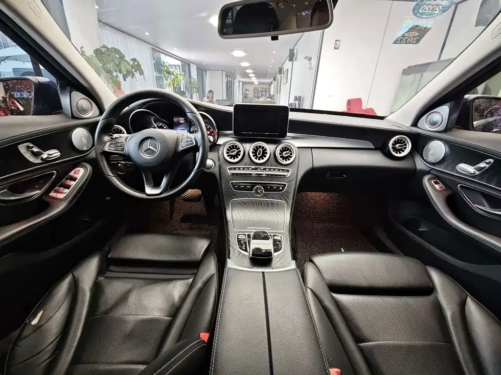 Mercedes-Benz C-Class — миниатюра 8