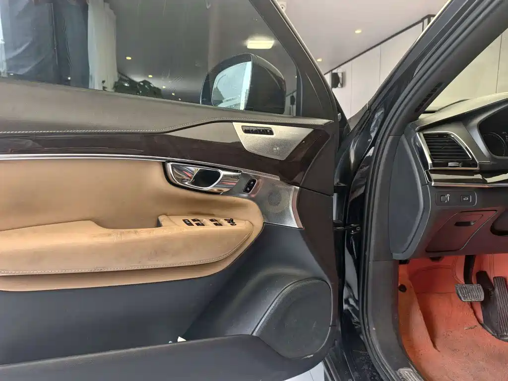 Volvo XC90 — миниатюра 14