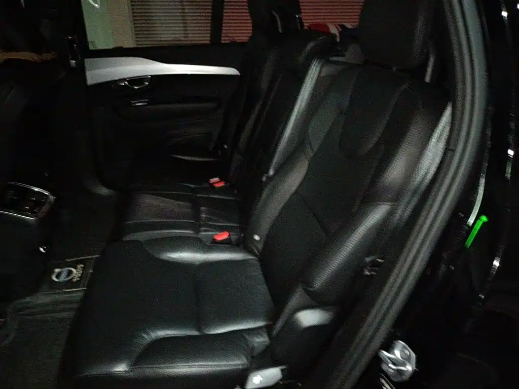 Volvo XC90 — миниатюра 18