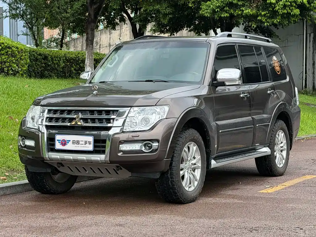 Mitsubishi Pajero (Import)
