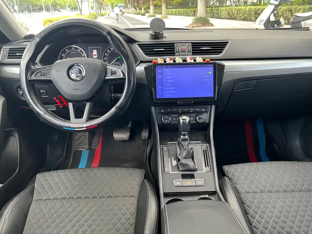 Skoda Superb — миниатюра 11
