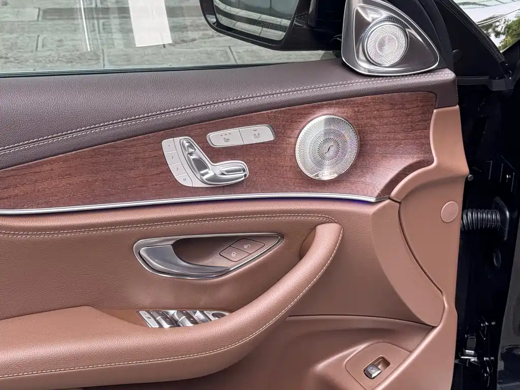 Mercedes-Benz E-Class — миниатюра 28