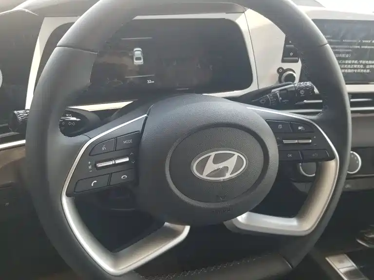 Hyundai Elantra — миниатюра 11