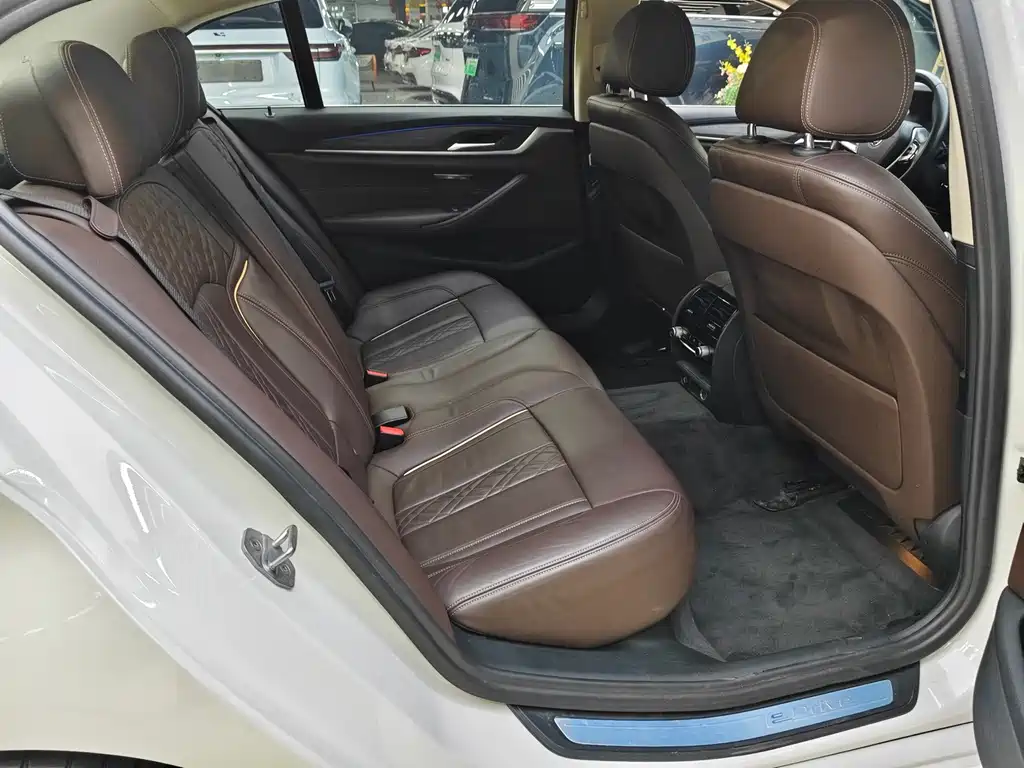 BMW 5 Series New Energy — миниатюра 8