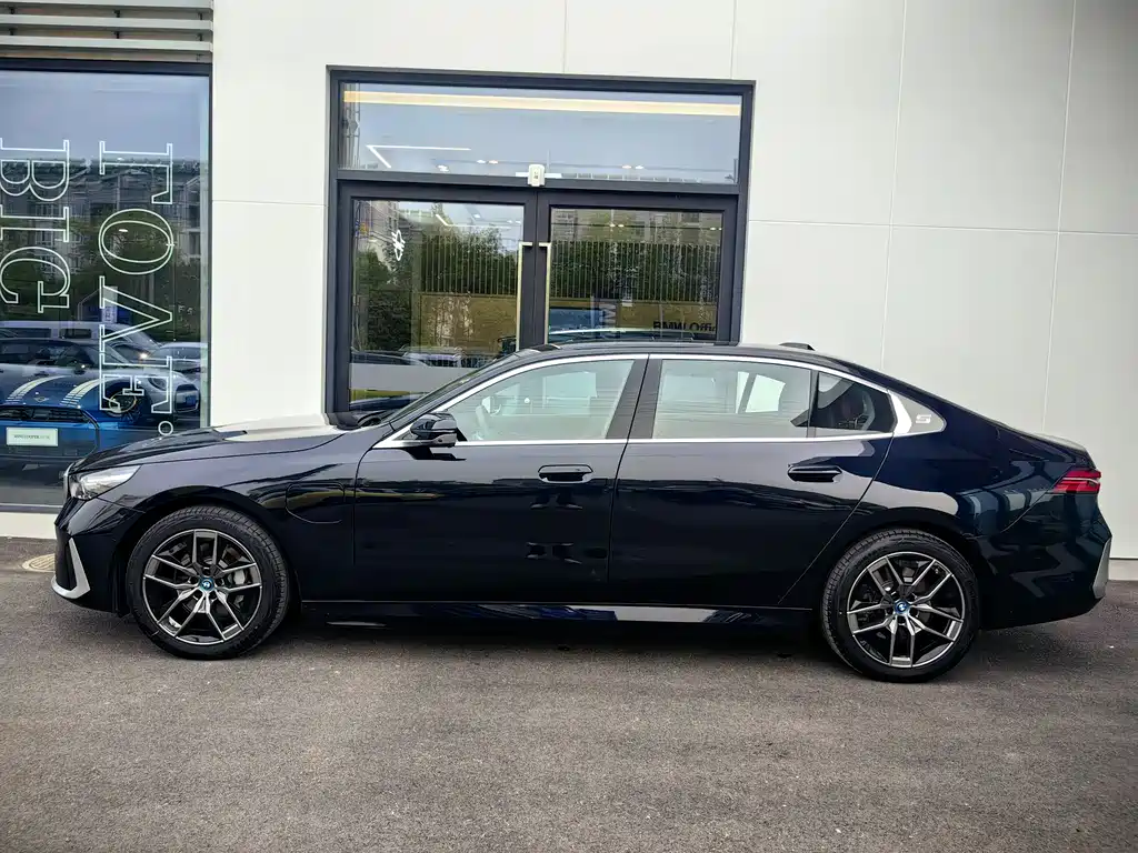 BMW i5 2024 eDrive 35L Premium Luxury
