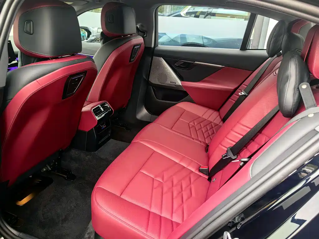 BMW i5 2024 eDrive 35L Premium Luxury