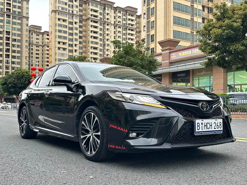 Toyota Camry — миниатюра 3
