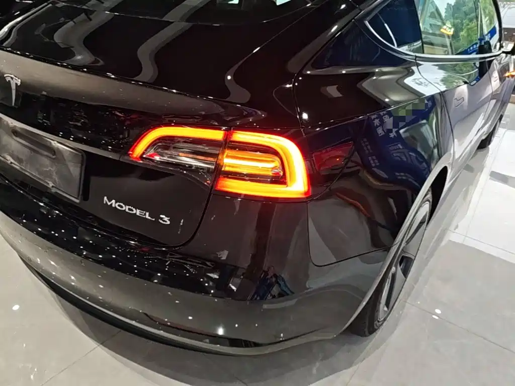 Tesla Model 3 — миниатюра 8