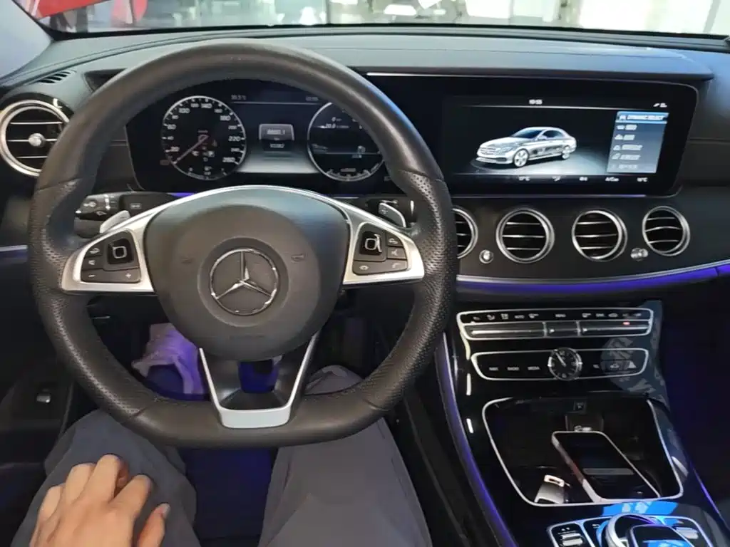 Mercedes-Benz E-Class — миниатюра 10