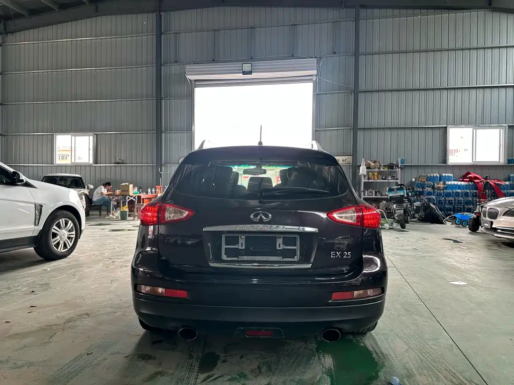 Infiniti EX — миниатюра 8