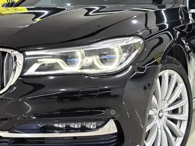 BMW 7 Series — миниатюра 2