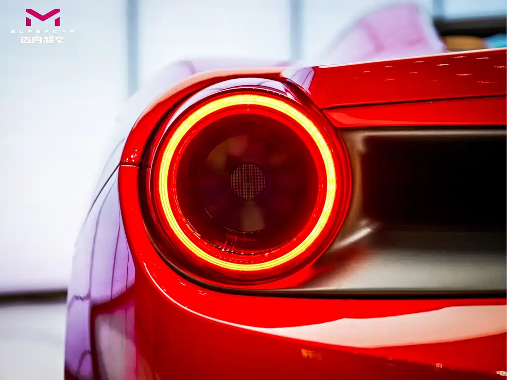 FERRARI 488