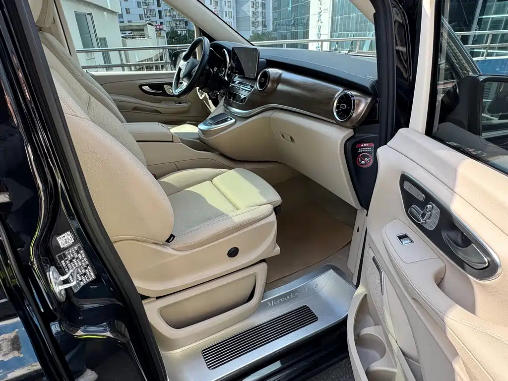 Mercedes-Benz V-Class — миниатюра 28