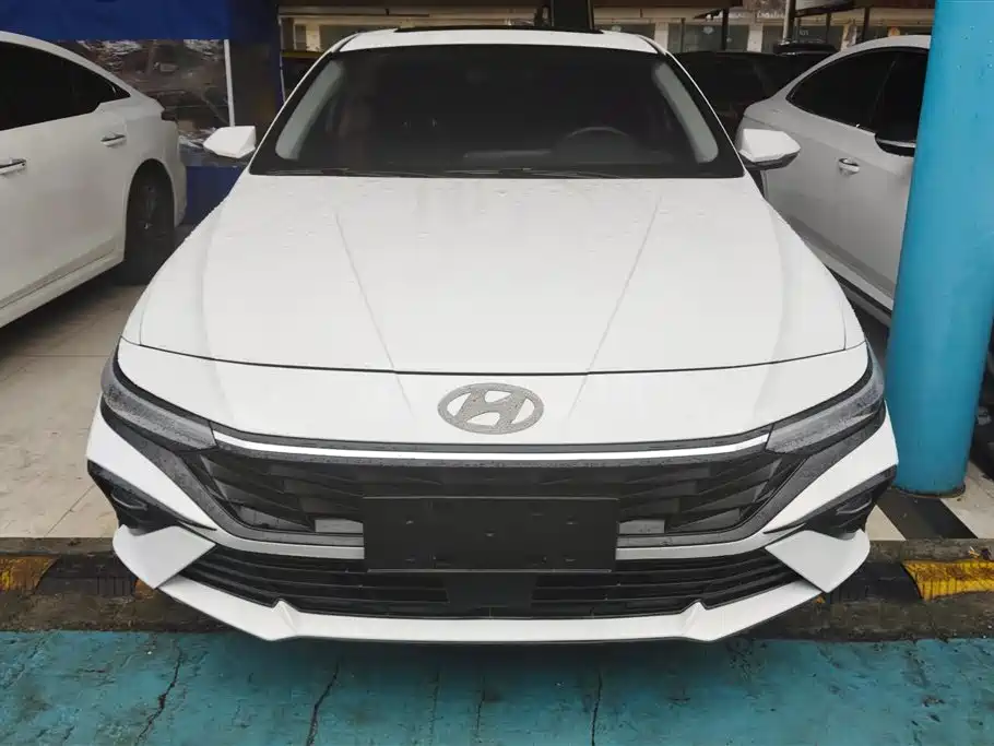 HYUNDAI ELANTRA