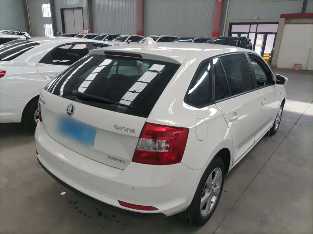 Skoda Rapid Spaceback — миниатюра 7
