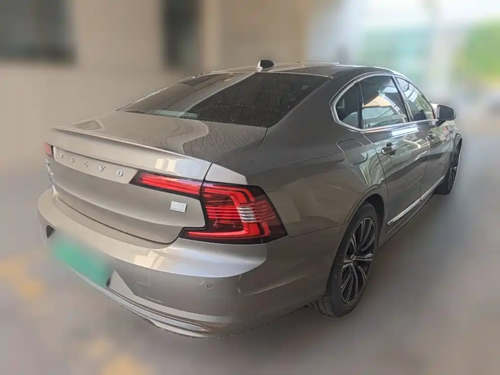 Volvo S90 PHEV — миниатюра 10
