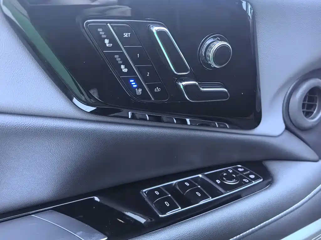 Cadillac IQ — миниатюра 7