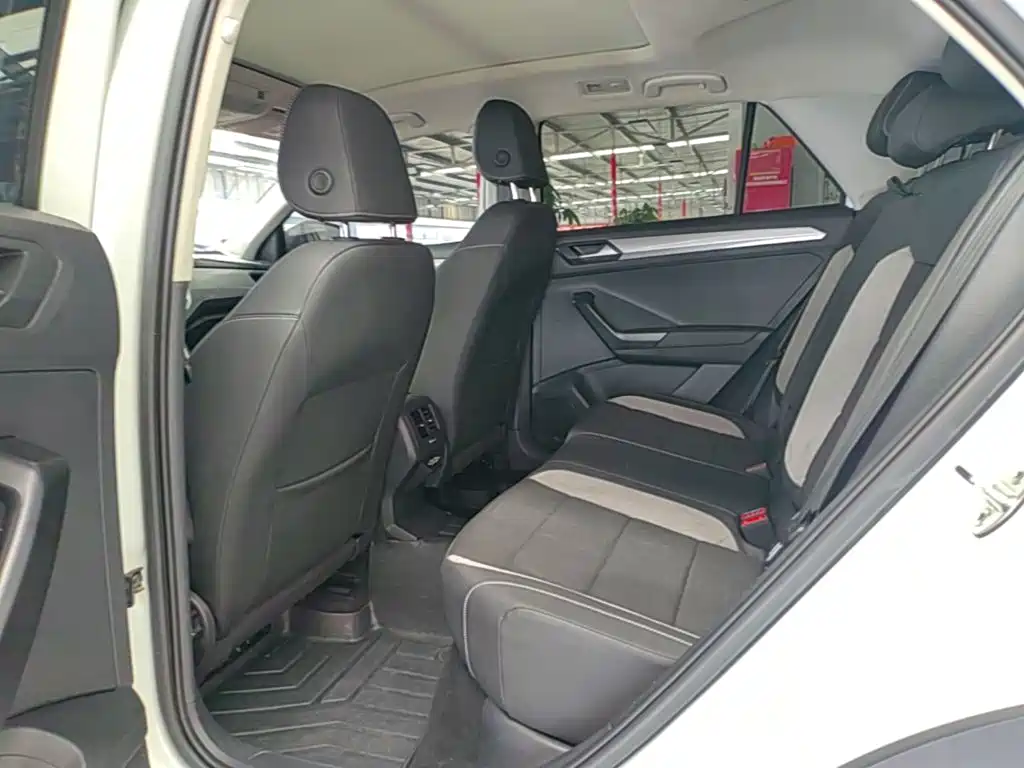 Volkswagen T-Roc — миниатюра 17