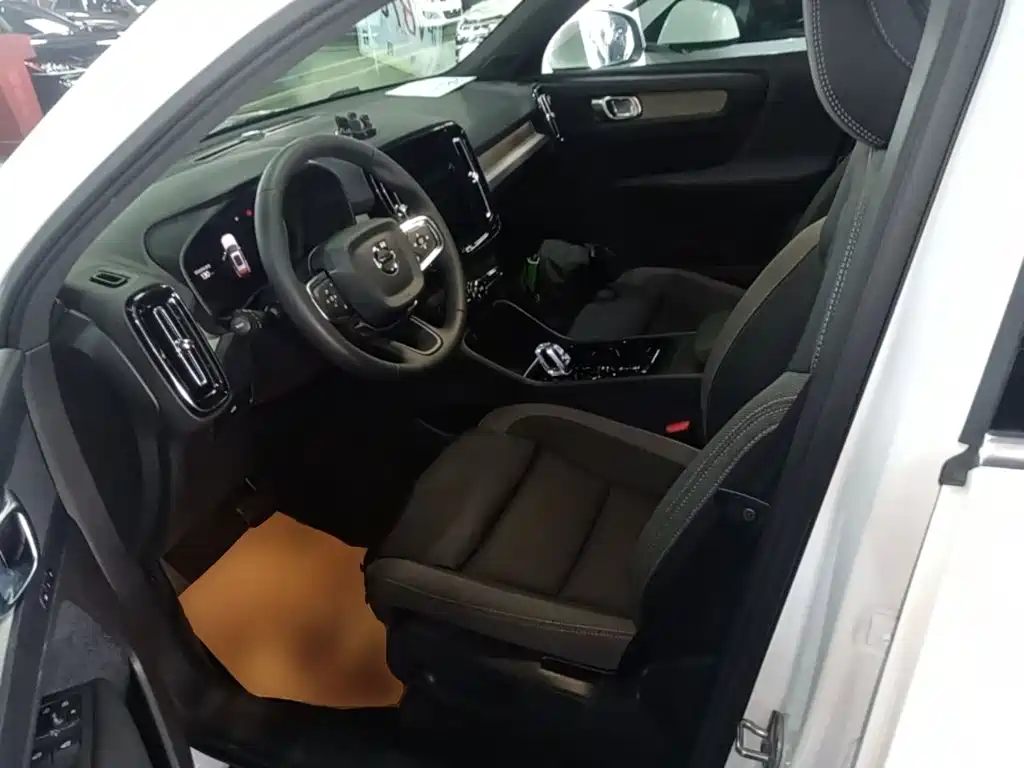 Volvo XC40 — миниатюра 15