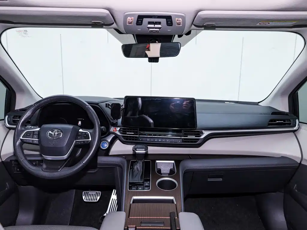 Toyota Granvia 2022 2.5L Luxury