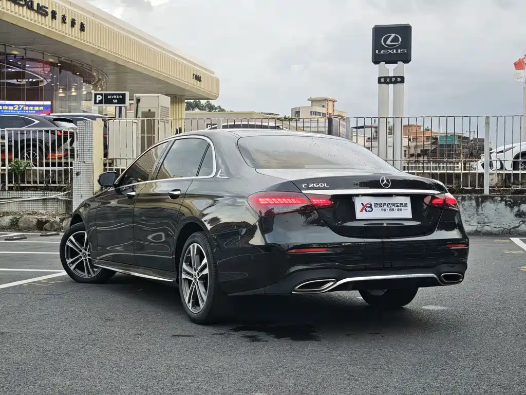 Mercedes-Benz E-Class — миниатюра 4