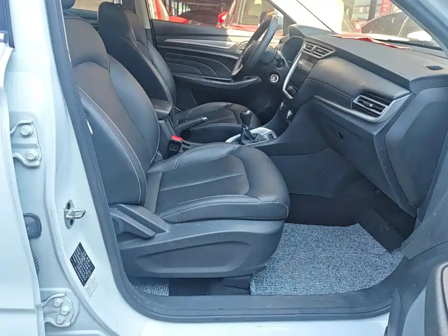 Roewe RX3 — миниатюра 8