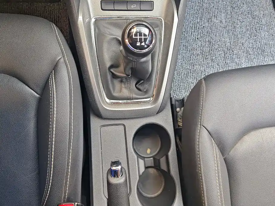 Roewe RX3 — миниатюра 16