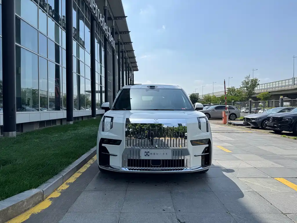 Zeekr 009 2024 мест 108kWh