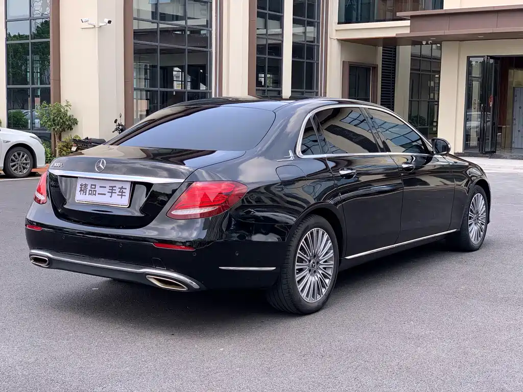 Mercedes-Benz E-Class — миниатюра 6
