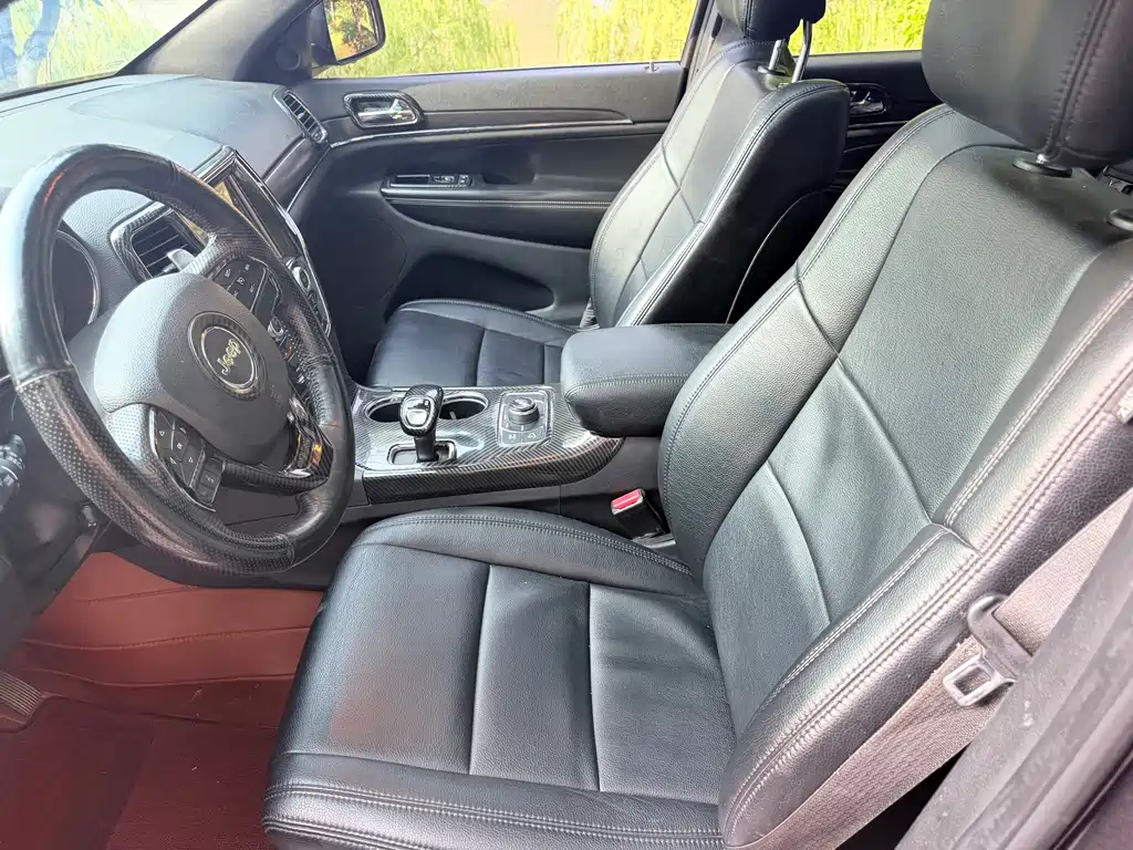 Jeep Grand Cherokee (Import) — миниатюра 12