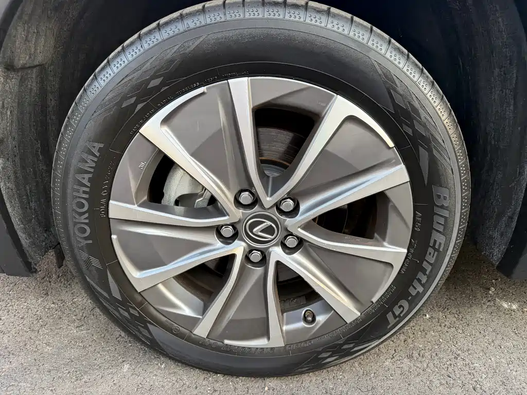 Lexus UX New Energy — миниатюра 14