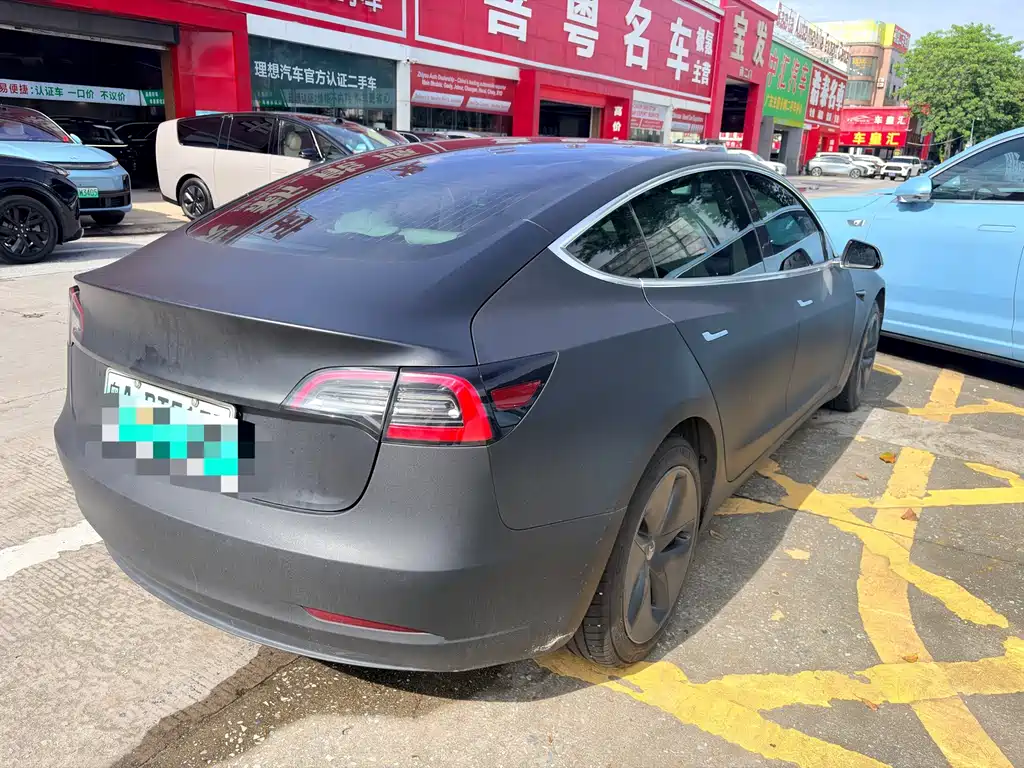 Tesla Model 3 — миниатюра 3