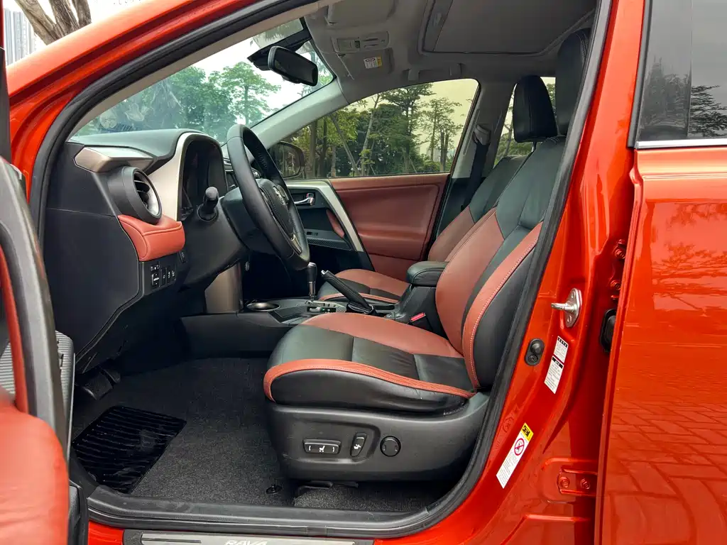 Toyota RAV4 2013 2.5L AT Luxury